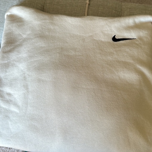 Nike women’s hoodie, size XS. Worn once. Excellent condition - Picture 3 of 3
